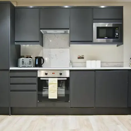 Center 1-bed Sleeps 2 10 Min To Station Apartment