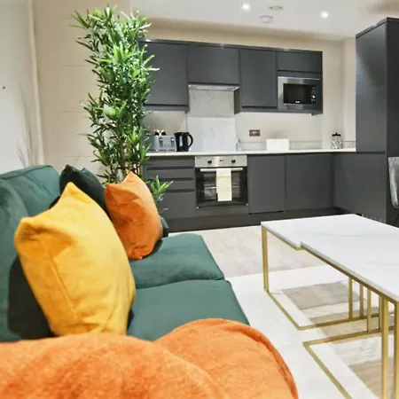 Center 1-bed Sleeps 2 10 Min To Station Apartment